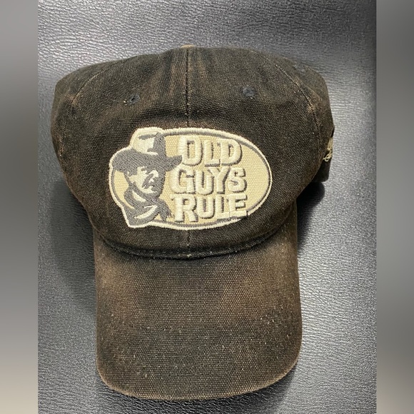 Hat 🧢 - Picture 1 of 4